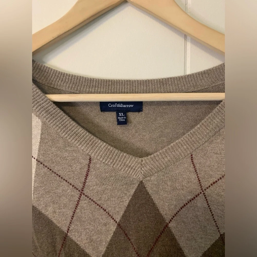 Croft and Borrow Brown Argyle V Neck Sweater Size Extra Large